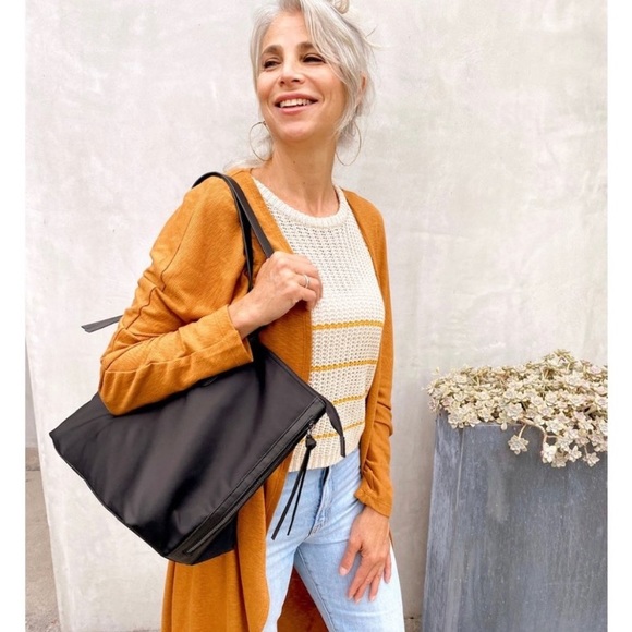 Tote BOTKIER NEW YORK Nylon Black Roomy Tote Bag With Side Zippers - Picture 3 of 16